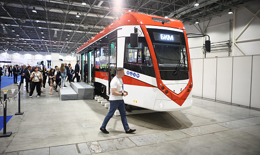 Новосибирский трамвай в новом дизайне показали на транспортном форуме