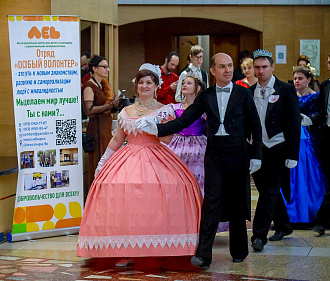 Пятый инклюзивный бал: 200 танцоров закружились в вальсе и полонезе