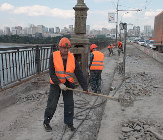 Чугунные перила Октябрьского моста восстановят в первозданном виде