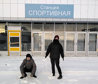 15 маятниковых дверей установили на станции «Спортивной» в Новосибирске