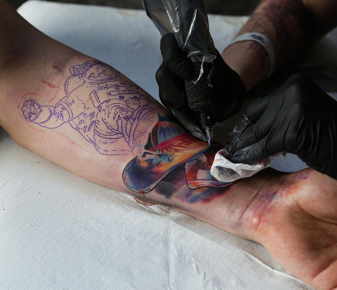 Новосибирск вырвался в лидеры по числу тату-салонов