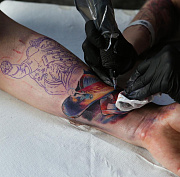 Новосибирск вырвался в лидеры по числу тату-салонов