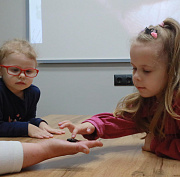 Уроки с милыми тараканами проводят для детей в Новосибирске: смотрим фото