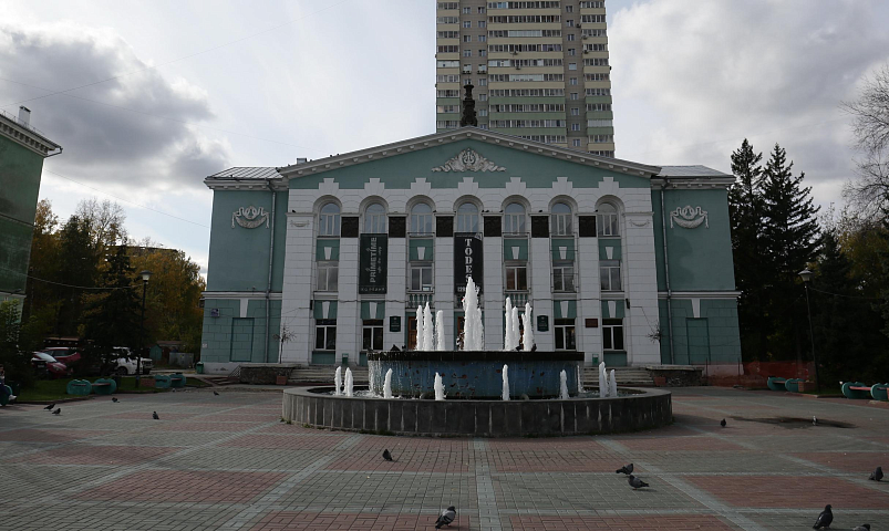 Облицовку поменяют у «Фонтана любви» на Красном проспекте