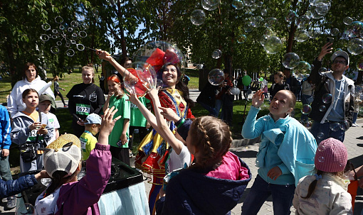 Как отмечают День защиты детей в Новосибирске: 25 весёлых кадров