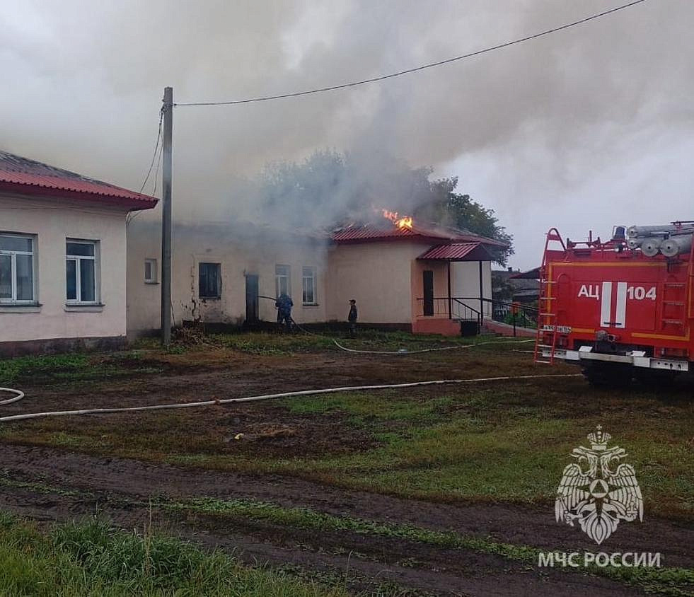 Здание сельской администрации потушили в Новосибирской области