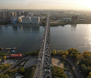 Подрядчик начал демонтировать покрытие тротуаров на Димитровском мосту