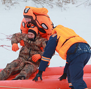 Тренировку с провалом под лёд провели на Оби в Новосибирске