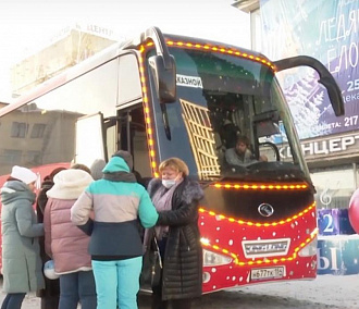 Новогодний автобус привёз новосибирцев в Рождество начала ХХ века