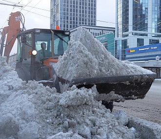 266 КамАЗов снега вывезли за ночь с улиц Октябрьского района