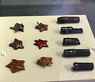Солдатские медальоны и парашют нашли новосибирцы в местах боёв 1941 года