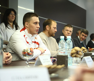 Мэр Кудрявцев встретился с призёрами мирового первенства по самбо