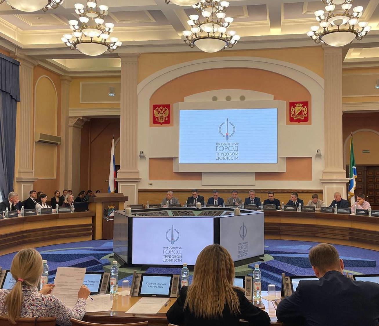Мэр Кудрявцев познакомил депутатов нового созыва с работой департаментов