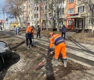 Влажная уборка: как очищают от грязи и зимних реагентов улицу Зорге