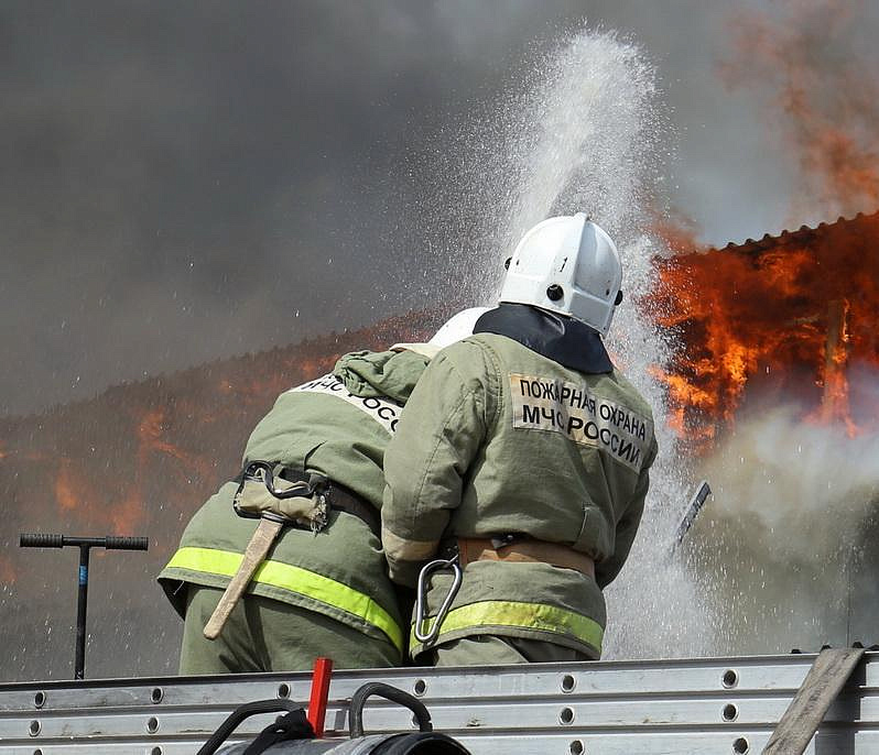 МЧС: в Новосибирской области за сутки случилось 39 пожаров и десять ДТП