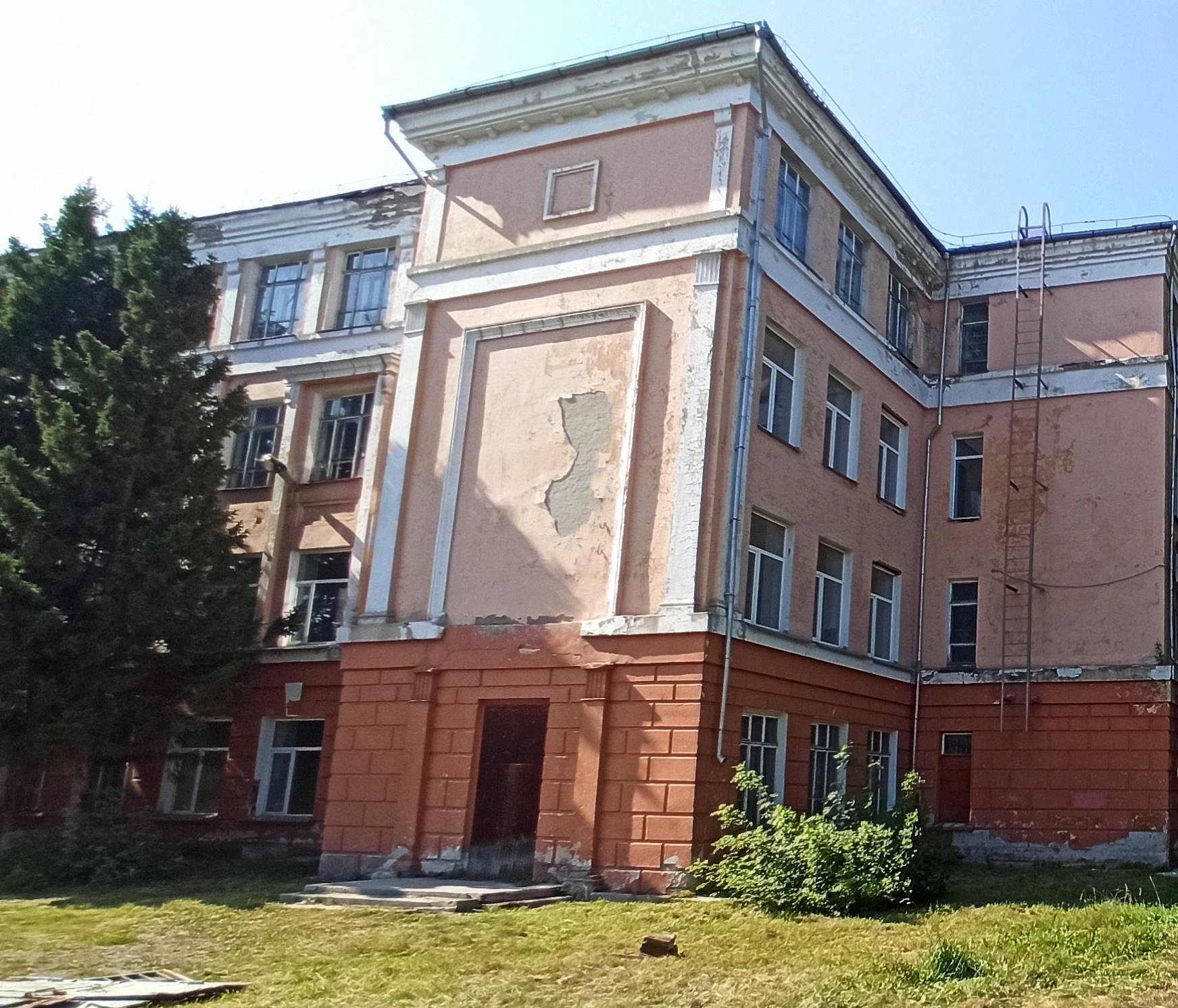 Мэрия выбрала подрядчика для сноса школы №57 в Новосибирске