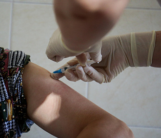 Новосибирцы с прививкой могут выиграть 100 000 рублей от государства