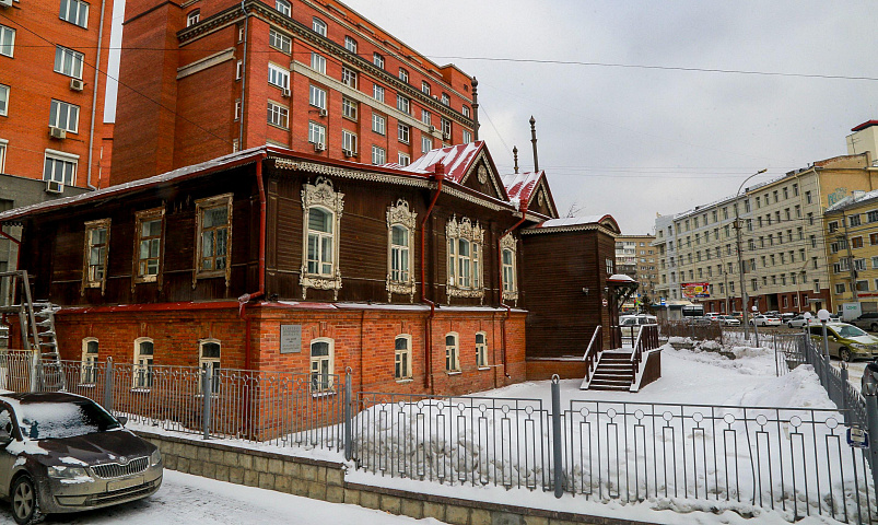 Уникальный особняк с резными наличниками отремонтируют в Новосибирске
