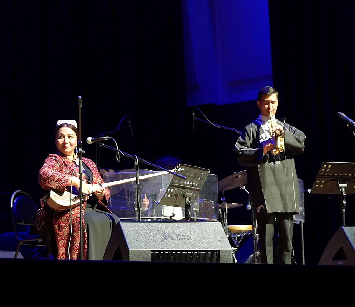 Узбекский этно-фьюжен с дутаром и дойрой открыл SibJazzFest-2025