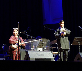 Узбекский этно-фьюжен с дутаром и дойрой открыл SibJazzFest-2025