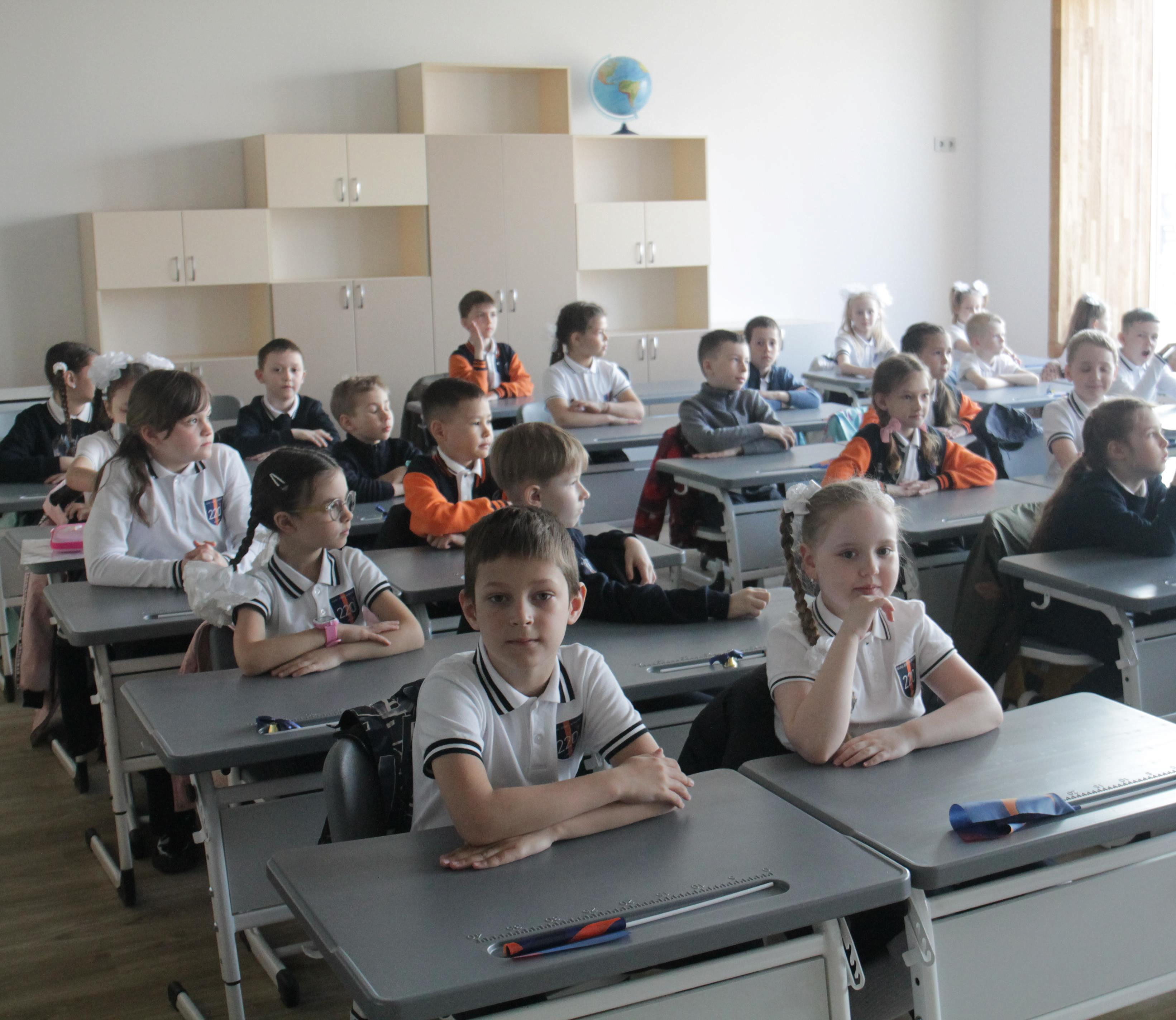 793 учителя не хватает школам Новосибирска