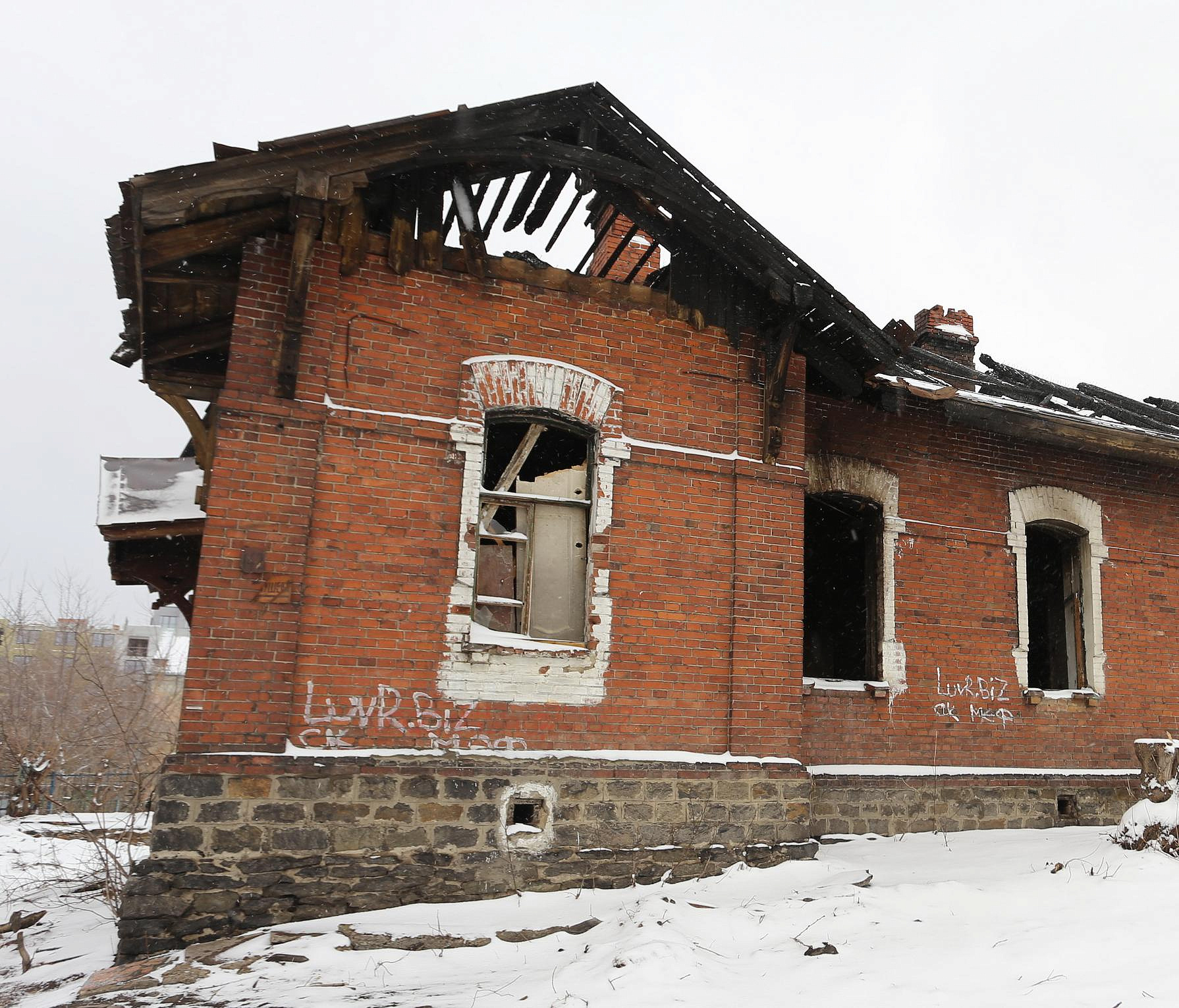 В Новосибирске двум обгоревшим домам-памятникам хотят найти арендаторов