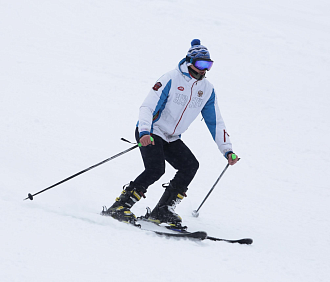 Слалом-гигант: горнолыжники открыли сезон на склоне «Горский»