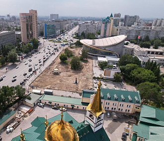 Парковку у цирка в Новосибирске превратят в пешеходную зону с клумбами