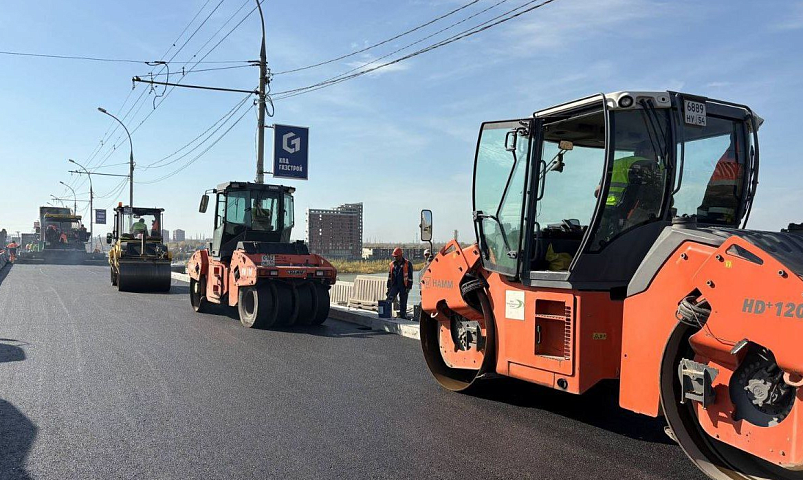 На проезжей части Димитровского моста закончили укладку асфальта
