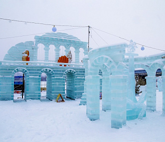 Дворец русалки и огромная рыба: ледовый городок-2017 в Новосибирске