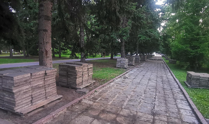 На Монументе Славы стартовал большой ремонт пешеходной аллеи