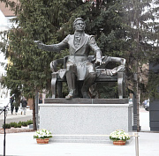 Мэр Кудрявцев открыл обновлённый памятник Глинке и Аллею связистов