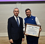 Награды героям: губернатор вручил медали 77 жителям Новосибирской области