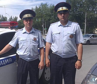 Новосибирские автоинспекторы доставили беременную женщину в роддом