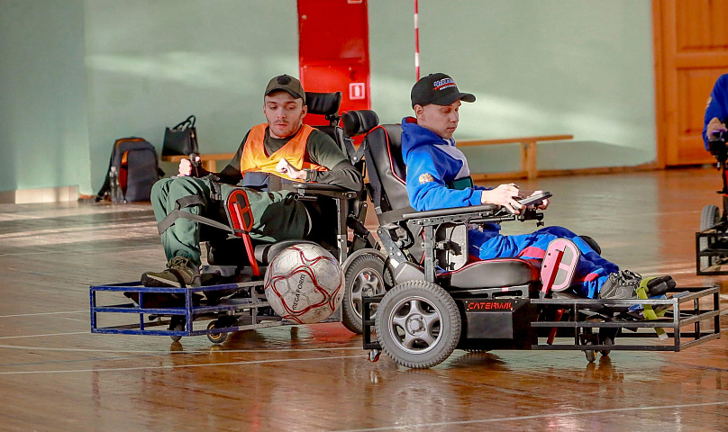 Ветераны спецоперации сыграли в футбол на колясках «Катэрвил»