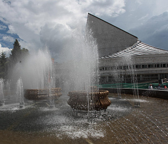 Строительные бульдозеры случайно сломали фонтан у театра «Глобус»