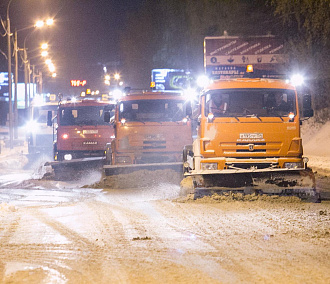 К зиме Новосибирск получит восемь новых снегоуборочных машин