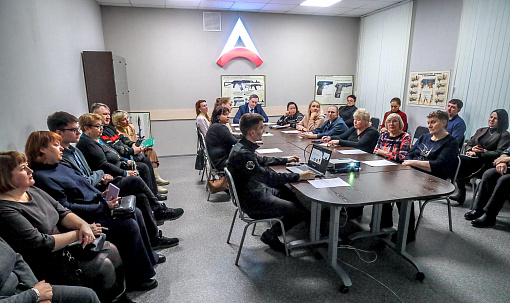 Эффективные методы поддержки бойцов обсудили в центре содействия СВО