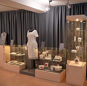 Шесть оттенков белого спрятали на необычной выставке в музее «Заельцовка»