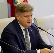 Укреплять единство многонациональной России призвал полпред Серышев