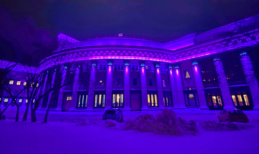 НОВАТ окрасился в фиолетовый цвет в День недоношенных детей