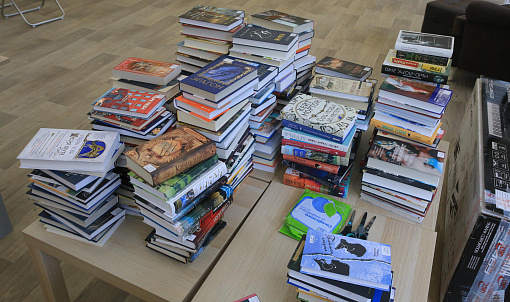 В Новосибирске дарят книги тем, кто не может их купить