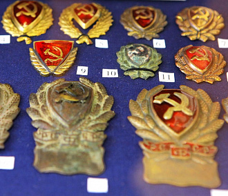 ФСБ задержала на почте новосибирца, купившего награды СССР через интернет