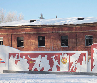 Мемориал ленинградским воинам восстановили из руин в Новосибирске