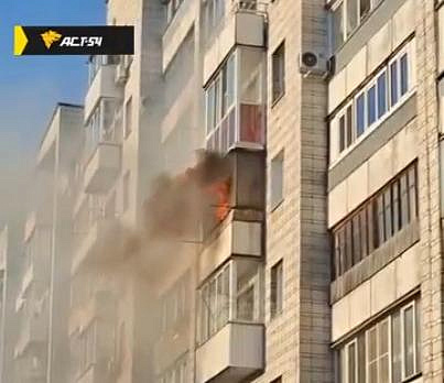 Дым от пожара окутал уникальный шумозащитный дом на Титова в Новосибирске