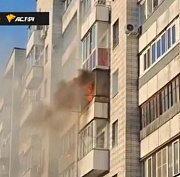 Дым от пожара окутал уникальный шумозащитный дом на Титова в Новосибирске
