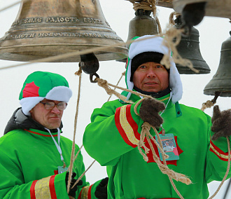 Фестивалем колокольных звонов отметили Рождество в новогодней столице