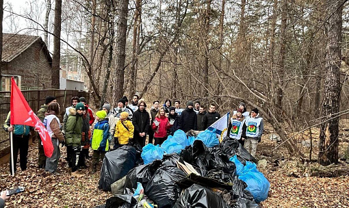 Волонтёры разобрали квартиру бомжей во время субботника в Сосновом бору