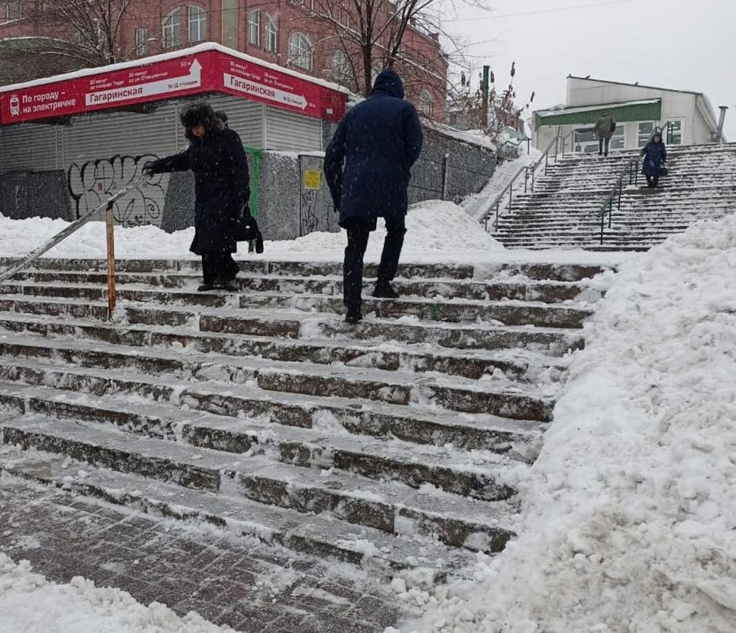 ДЭУ приступили к расчистке второстепенных дорог Новосибирска