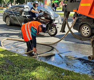 Мэр Кудрявцев поручил ускорить закупку машины для прочистки ливнёвок
